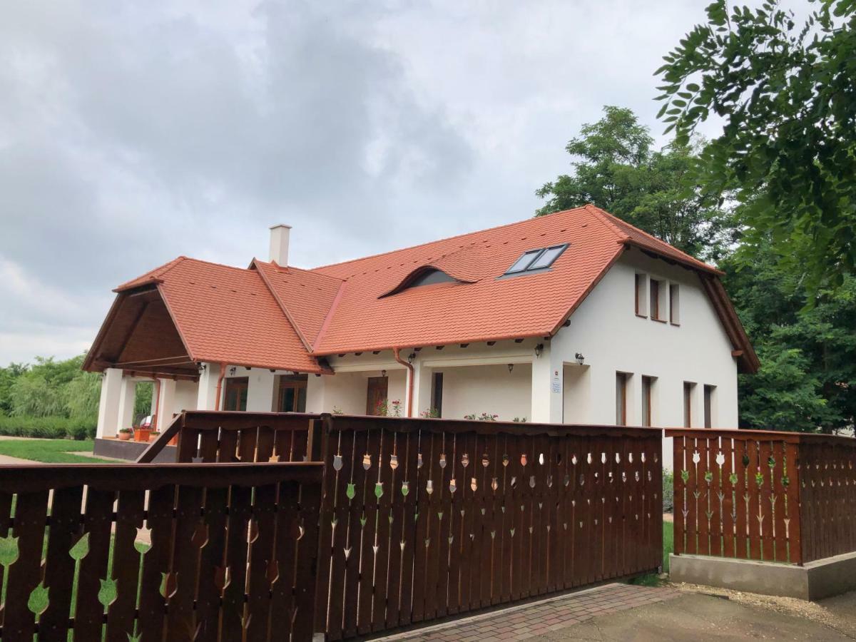 Kiscsere Vendeghaz Kallosemjen Luaran gambar